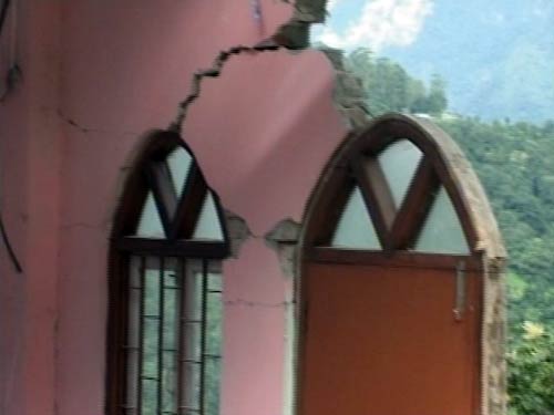 भूकंप के बाद की कुछ और तस्‍वीरें