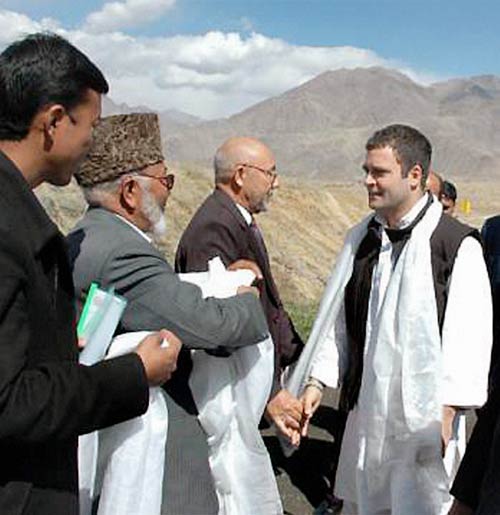 राहुल गांधी ने किया श्रीनगर में हजरतबल का दौरा