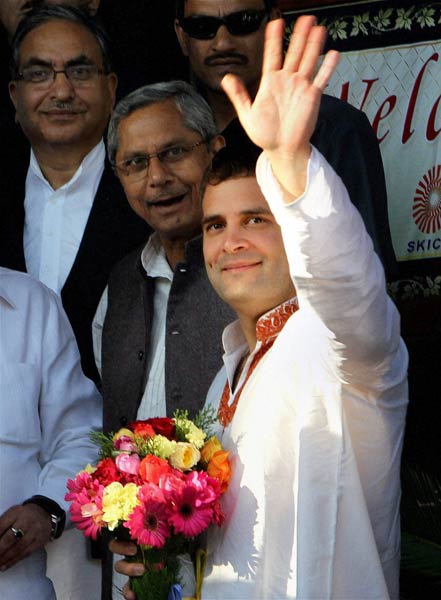 राहुल गांधी ने किया श्रीनगर में हजरतबल का दौरा