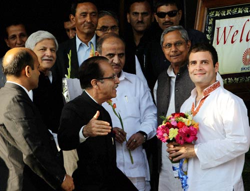 राहुल गांधी ने किया श्रीनगर में हजरतबल का दौरा