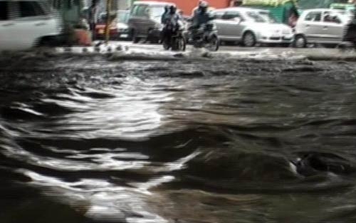 बारिश से फिर बेदम हुई देश की राजधानी