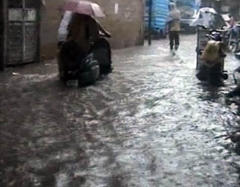 बारिश से फिर बेदम हुई देश की राजधानी