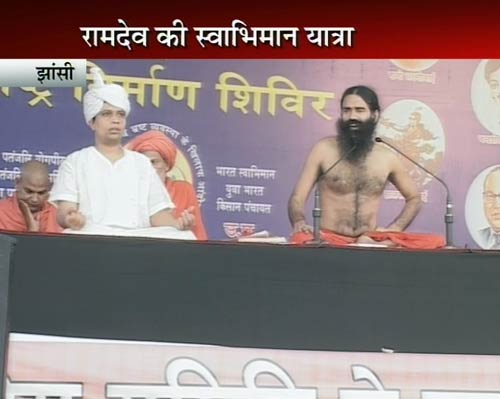 रामदेव ने झांसी से शुरू की स्वाभिमान यात्रा