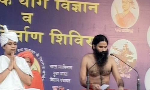रामदेव ने झांसी से शुरू की स्वाभिमान यात्रा