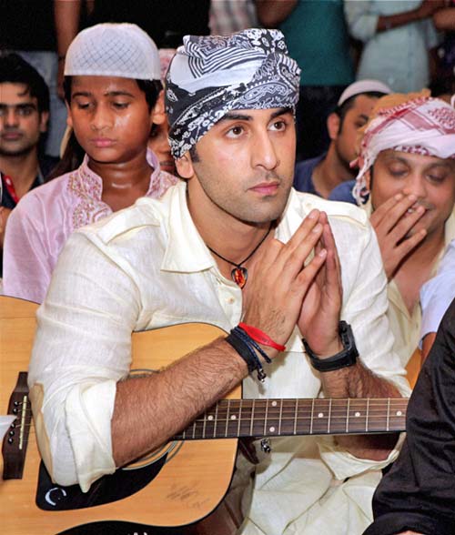 रॉकस्‍टार की टीम पहुंची हजरत निजामुद्दीन के दरगाह