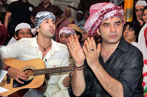 रॉकस्‍टार की टीम पहुंची हजरत निजामुद्दीन के दरगाह