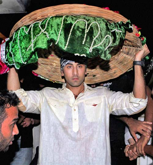 रॉकस्‍टार की टीम पहुंची हजरत निजामुद्दीन के दरगाह