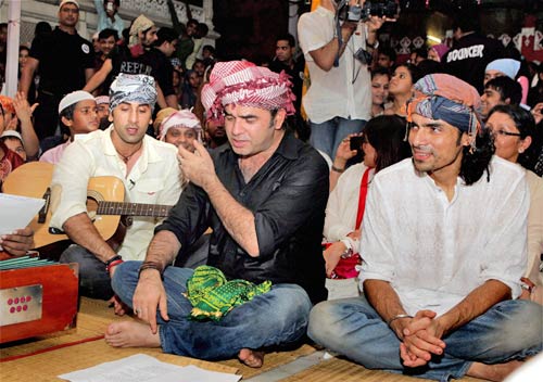 रॉकस्‍टार की टीम पहुंची हजरत निजामुद्दीन के दरगाह