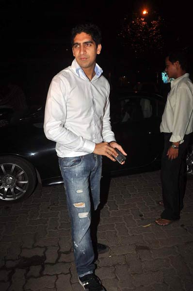 रणबीर कपूर की पार्टी में ये कौन... | फोटोः सेक्सी स्मिता