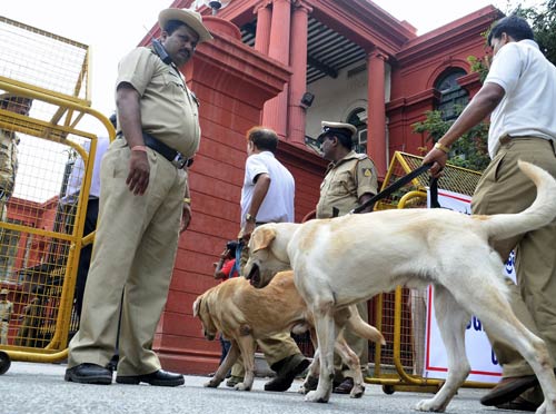 9 सितंबर 2011: तस्‍वीरों में देखें दिनभर की बड़ी खबरें |   पढ़ें