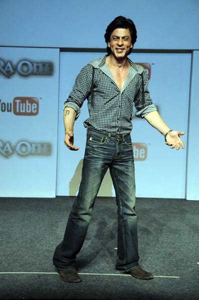 यू ट्यूब पर मिलेगी 'रा.वन' की जानकारी... । रैंप पर गौरी संग शाहरुख