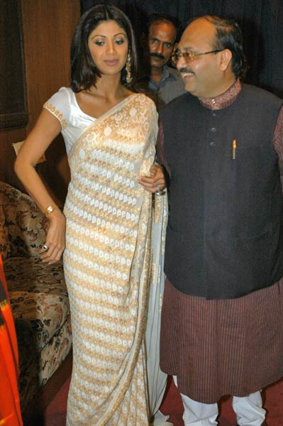 तस्वीरों की जुबानी 'अमर-कहानी'