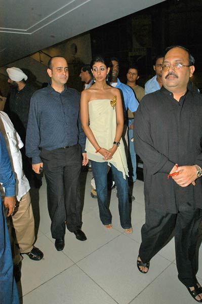 तस्वीरों की जुबानी 'अमर-कहानी'