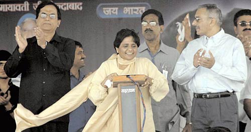 यूपी विधानसभा चुनाव: मैदान हो रहा है तैयार