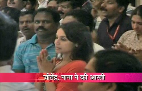 गणेशोत्‍सव के रंग में रंगे बॉलीवुड सितारे | गणेश-पूजा की धूम