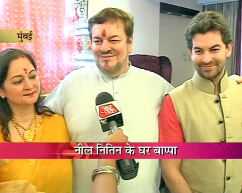 गणेशोत्‍सव के रंग में रंगे बॉलीवुड सितारे | गणेश-पूजा की धूम