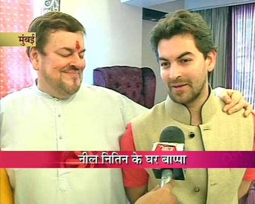 गणेशोत्‍सव के रंग में रंगे बॉलीवुड सितारे | गणेश-पूजा की धूम