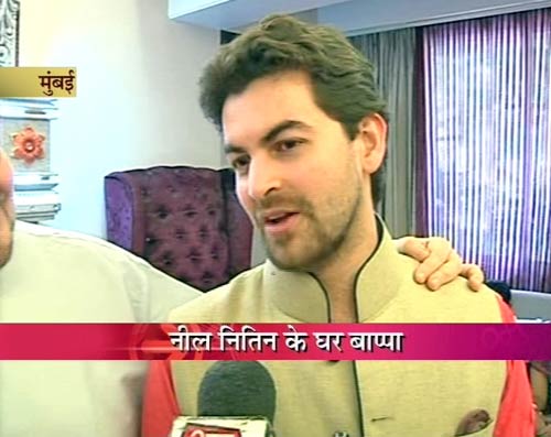 गणेशोत्‍सव के रंग में रंगे बॉलीवुड सितारे | गणेश-पूजा की धूम