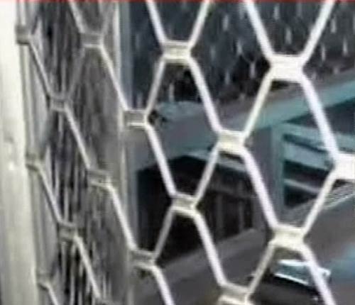 ताजनगरी में हुआ धमाका, 3 लोग हुए घायल