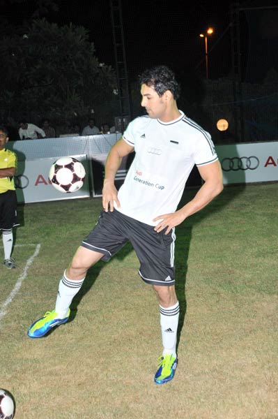 जब फुटबॉलर बने 'देशी ब्वॉय' जॉन | बिना मेकअप अभिनेत्रियां