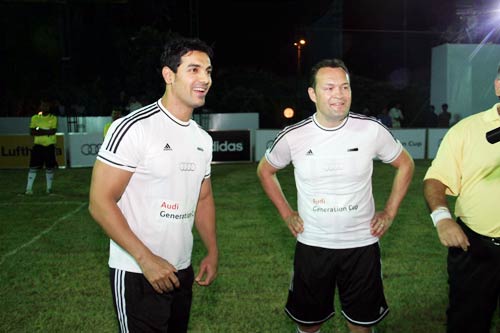 जब फुटबॉलर बने 'देशी ब्वॉय' जॉन | बिना मेकअप अभिनेत्रियां