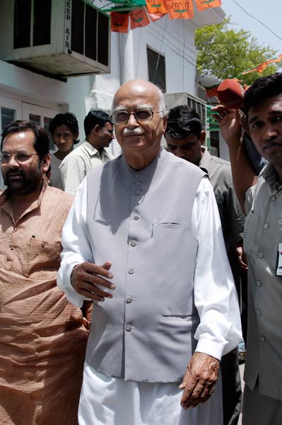 15 अक्टूबर 2011: तस्वीरों में देखें दिनभर की बड़ी खबरें | पढ़ें