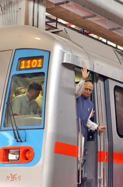 तस्‍वीरों में देखें आडवाणी का जीवन | आडवाणी की रथयात्रा