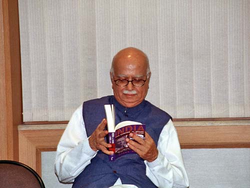 तस्‍वीरों में देखें आडवाणी का जीवन | आडवाणी की रथयात्रा