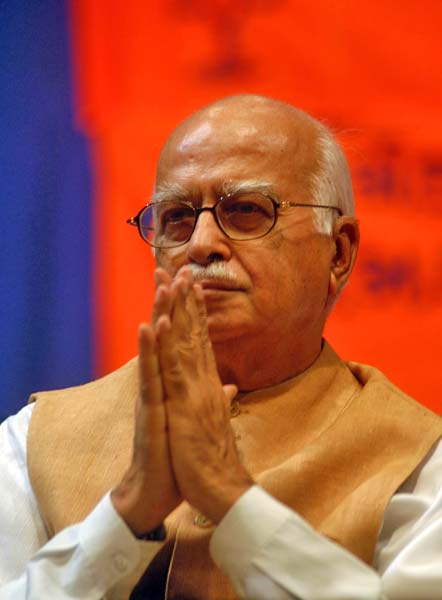 तस्‍वीरों में देखें आडवाणी का जीवन | आडवाणी की रथयात्रा