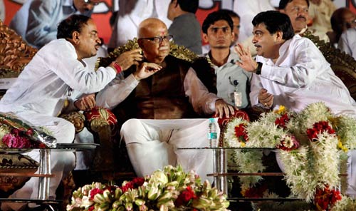 18 अक्टूबर 2011: तस्वीरों में देखें दिनभर की बड़ी खबरें  | पढ़ें