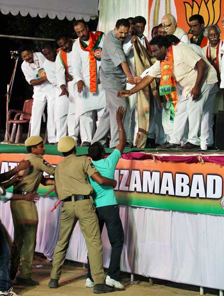 जनचेतना यात्रा: आडवाणी के बयान और तस्‍वीरें | आडवाणी की रथयात्रा