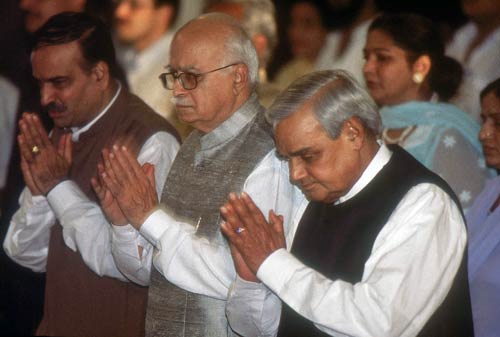 तस्‍वीरों में देखें आडवाणी का जीवन | आडवाणी की रथयात्रा