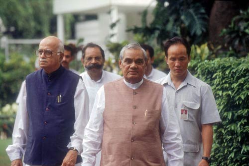 तस्‍वीरों में देखें आडवाणी का जीवन | आडवाणी की रथयात्रा