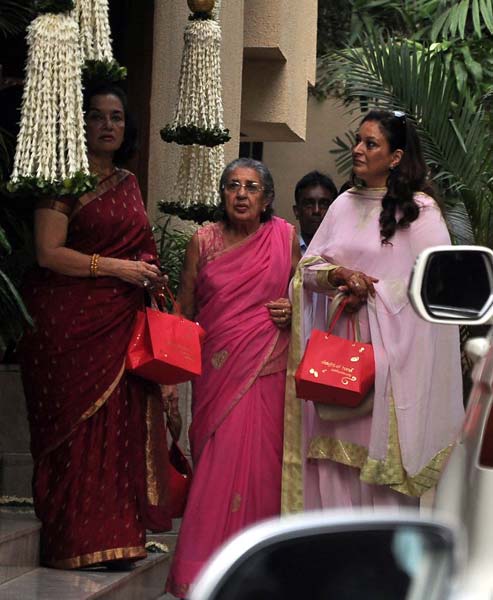 ऐश्वर्या की गोदभराई पर बॉलीवुड का 'जलसा' | मातृत्‍व सुख