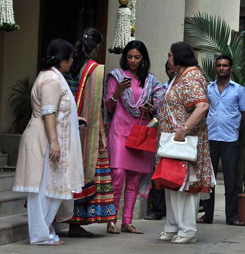 ऐश्वर्या की गोदभराई पर बॉलीवुड का 'जलसा' | मातृत्‍व सुख