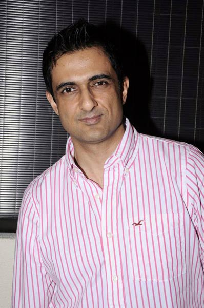 अनिता डोंगरे के कैफे उद्घाटन पर सितारे | ये है जलवा