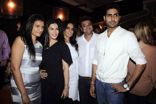 अनिता डोंगरे के कैफे उद्घाटन पर सितारे | ये है जलवा