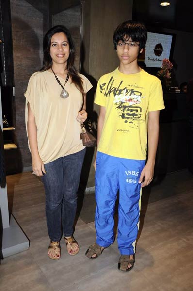 अनिता डोंगरे के कैफे उद्घाटन पर सितारे | ये है जलवा