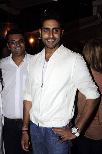 अनिता डोंगरे के कैफे उद्घाटन पर सितारे | ये है जलवा