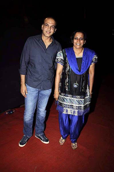 जब पुलिस पार्टी में जुटे सितारे... | हसीनों के जलवे