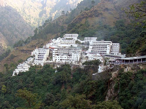 चलो बुलावा आया है, माता ने बुलाया है... | विशेष कवरेज