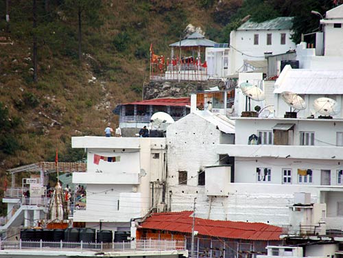 चलो बुलावा आया है, माता ने बुलाया है... | विशेष कवरेज