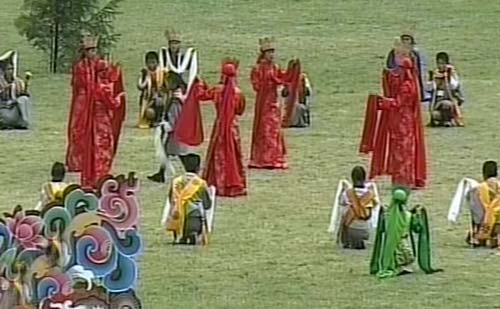 पारंपरिक रीति से भूटान नरेश ने रचाई शादी