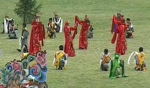 पारंपरिक रीति से भूटान नरेश ने रचाई शादी