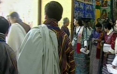 पारंपरिक रीति से भूटान नरेश ने रचाई शादी