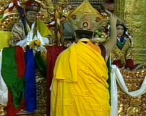 पारंपरिक रीति से भूटान नरेश ने रचाई शादी