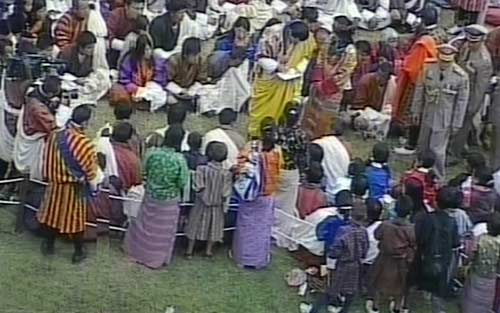 पारंपरिक रीति से भूटान नरेश ने रचाई शादी