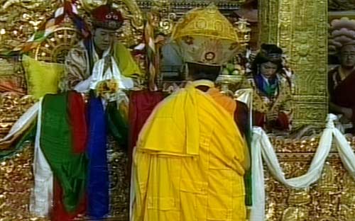 पारंपरिक रीति से भूटान नरेश ने रचाई शादी