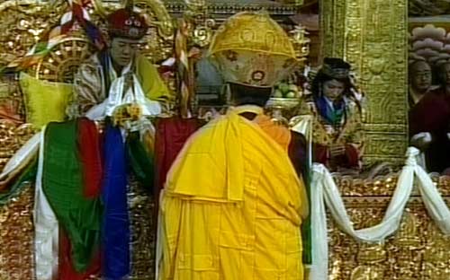 पारंपरिक रीति से भूटान नरेश ने रचाई शादी