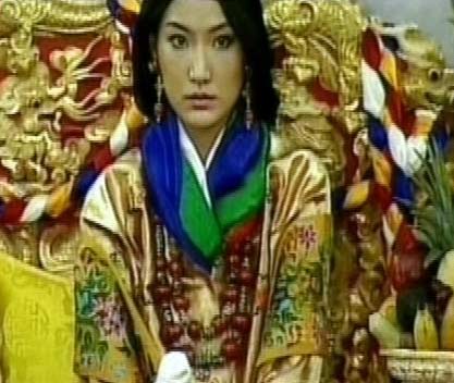 पारंपरिक रीति से भूटान नरेश ने रचाई शादी